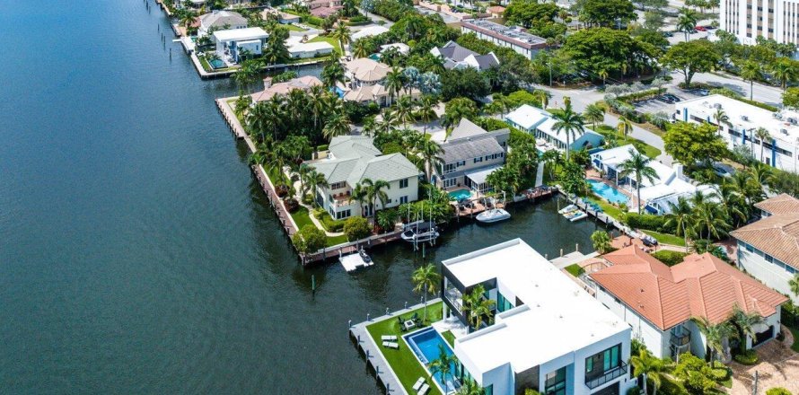House in Delray Beach, Florida 3 bedrooms, 160.54 sq.m. № 754893