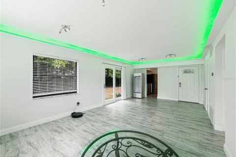 House in Orlando, Florida 3 bedrooms, 98.1 sq.m. № 2376818 - photo 5