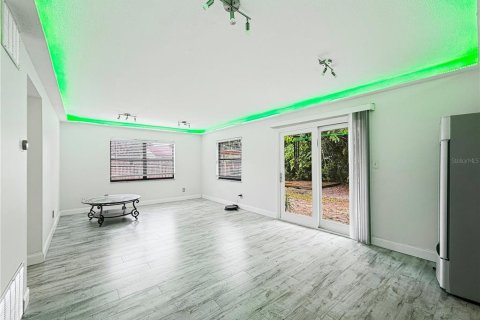 House in Orlando, Florida 3 bedrooms, 98.1 sq.m. № 2376818 - photo 4