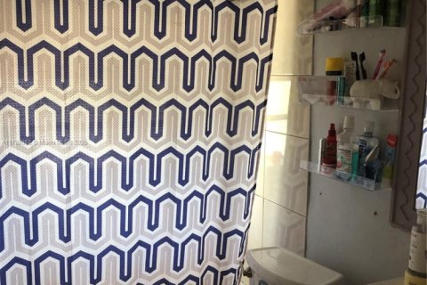 Casa en venta en Miami, Florida, 5 dormitorios, 250.09 m2 № 1711463 - foto 10