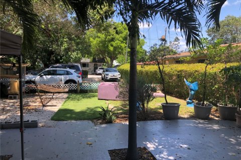 Casa en venta en Miami, Florida, 5 dormitorios, 250.09 m2 № 1711463 - foto 2