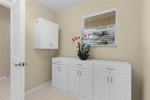 House in The Villages, Florida 3 bedrooms, 176.98 sq.m. № 1341536 - photo 27