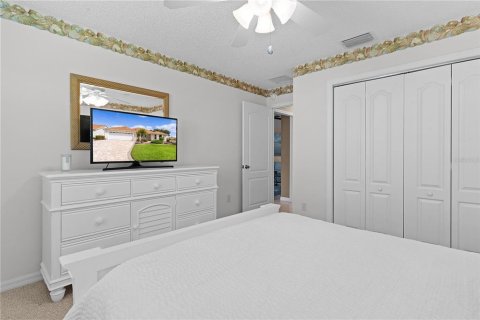 House in The Villages, Florida 3 bedrooms, 176.98 sq.m. № 1341536 - photo 25