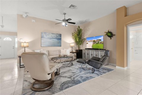 House in The Villages, Florida 3 bedrooms, 176.98 sq.m. № 1341536 - photo 6