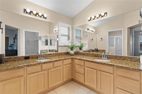 House in The Villages, Florida 3 bedrooms, 176.98 sq.m. № 1341536 - photo 20