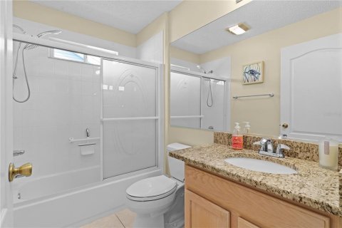 House in The Villages, Florida 3 bedrooms, 176.98 sq.m. № 1341536 - photo 23
