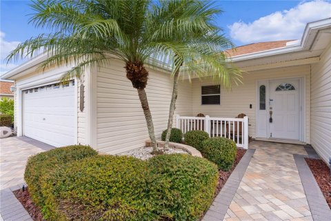 House in The Villages, Florida 3 bedrooms, 176.98 sq.m. № 1341536 - photo 2