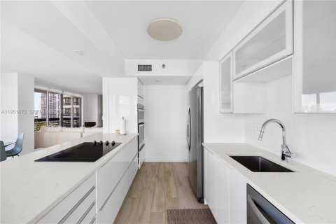 Condo in Aventura, Florida, 2 bedrooms № 2010360 - photo 16