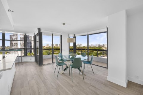 Condo in Aventura, Florida, 2 bedrooms № 2010360 - photo 12