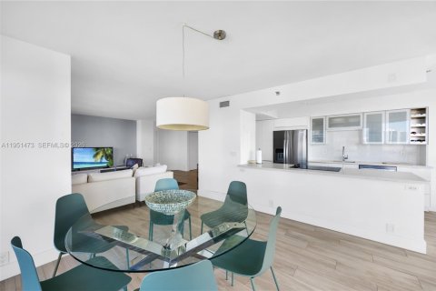 Condo in Aventura, Florida, 2 bedrooms № 2010360 - photo 14