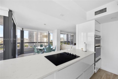 Condo in Aventura, Florida, 2 bedrooms № 2010360 - photo 18