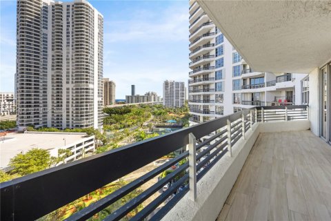 Condo in Aventura, Florida, 2 bedrooms № 2010360 - photo 23