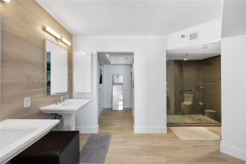 Condo in Aventura, Florida, 2 bedrooms № 2010360 - photo 27