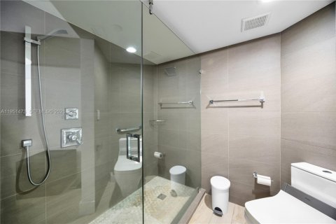 Condo in Aventura, Florida, 2 bedrooms № 2010360 - photo 30