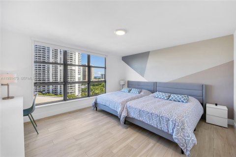 Condo in Aventura, Florida, 2 bedrooms № 2010360 - photo 24