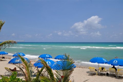 Купить кондоминиум в Халландейл-Бич, Флорида 2 спальни, 115.94м2, № 1986374 - фото 22