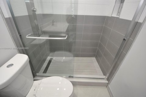 Купить кондоминиум в Халландейл-Бич, Флорида 2 спальни, 115.94м2, № 1986374 - фото 11