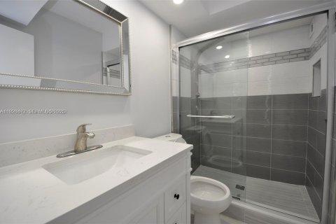 Купить кондоминиум в Халландейл-Бич, Флорида 2 спальни, 115.94м2, № 1986374 - фото 12