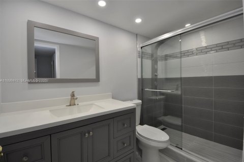 Купить кондоминиум в Халландейл-Бич, Флорида 2 спальни, 115.94м2, № 1986374 - фото 9