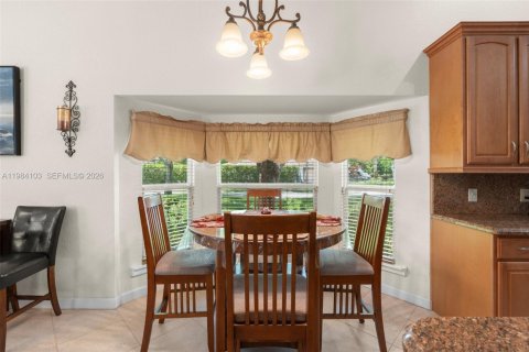 Купить виллу или дом в Корал-Спрингс, Флорида 4 спальни, 224.36м2, № 2048703 - фото 18