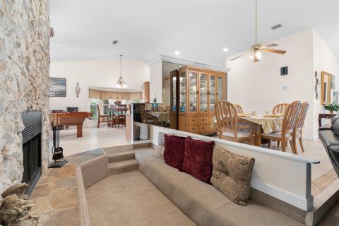 Купить виллу или дом в Корал-Спрингс, Флорида 4 спальни, 224.36м2, № 2048703 - фото 28