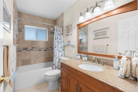 Купить виллу или дом в Корал-Спрингс, Флорида 4 спальни, 224.36м2, № 2048703 - фото 24