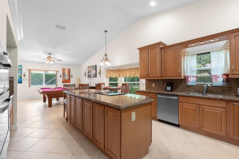 Купить виллу или дом в Корал-Спрингс, Флорида 4 спальни, 224.36м2, № 2048703 - фото 8