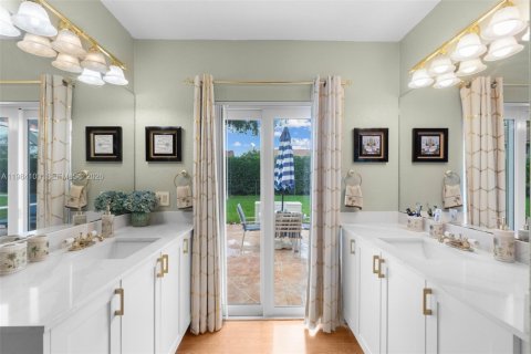 Купить виллу или дом в Корал-Спрингс, Флорида 4 спальни, 224.36м2, № 2048703 - фото 13