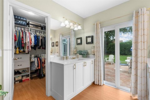 Купить виллу или дом в Корал-Спрингс, Флорида 4 спальни, 224.36м2, № 2048703 - фото 14