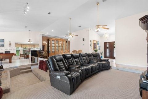 Купить виллу или дом в Корал-Спрингс, Флорида 4 спальни, 224.36м2, № 2048703 - фото 10