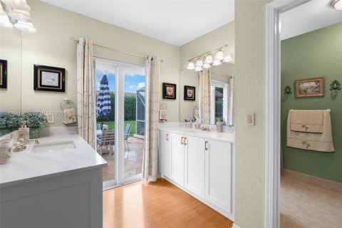 Купить виллу или дом в Корал-Спрингс, Флорида 4 спальни, 224.36м2, № 2048703 - фото 15