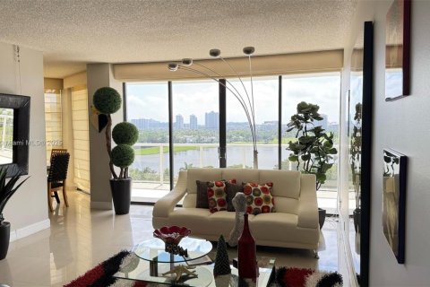 Condominio en venta en Aventura, Florida, 2 dormitorios, 144.93 m2 № 1610884 - foto 2