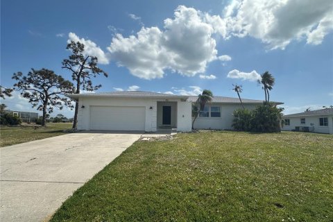 Casa en alquiler en Rotonda, Florida, 2 dormitorios, 134.15 m2 № 1733928 - foto 1