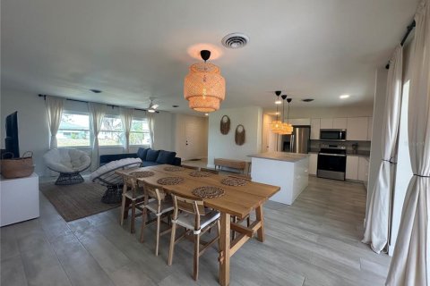 Casa en alquiler en Rotonda, Florida, 2 dormitorios, 134.15 m2 № 1733928 - foto 2