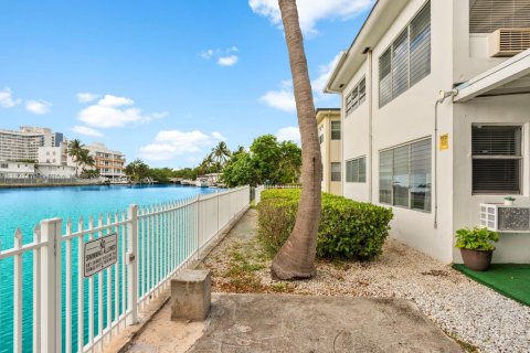 Propiedad comercial en venta en Miami Beach, Florida, 996.66 m2 № 1764375 - foto 11