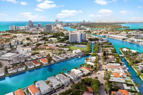 Propiedad comercial en venta en Miami Beach, Florida, 996.66 m2 № 1764375 - foto 4