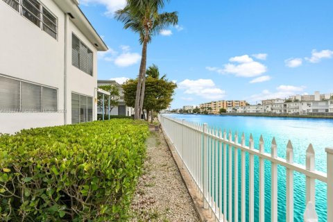 Propiedad comercial en venta en Miami Beach, Florida, 996.66 m2 № 1764375 - foto 12