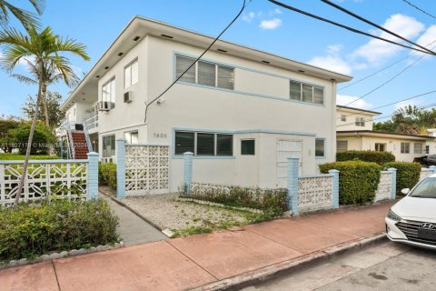 Propiedad comercial en venta en Miami Beach, Florida, 996.66 m2 № 1764375 - foto 9