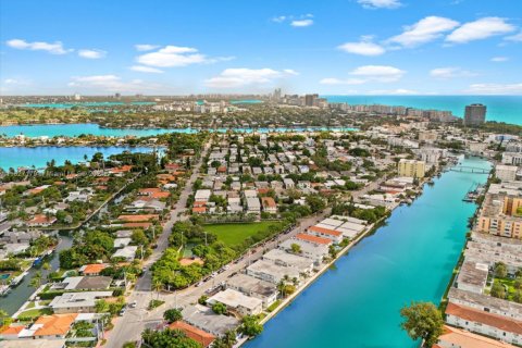 Propiedad comercial en venta en Miami Beach, Florida, 996.66 m2 № 1764375 - foto 5