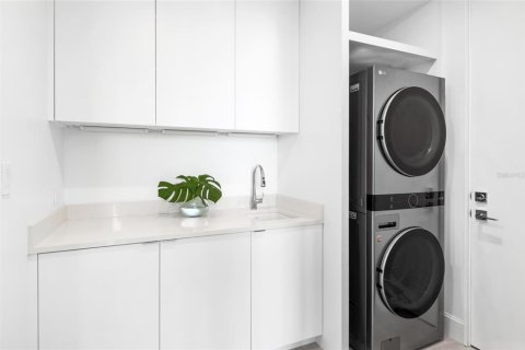 Купить кондоминиум в Сарасота, Флорида 10 комнат, 226.59м2, № 984916 - фото 12