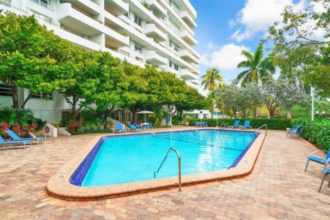 Condo in Key Biscayne, Florida, 1 bedroom  № 1805999 - photo 25