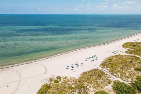 Condo in Key Biscayne, Florida, 1 bedroom  № 1805999 - photo 2