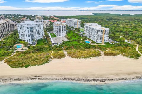 Condo in Key Biscayne, Florida, 1 bedroom  № 1805999 - photo 30