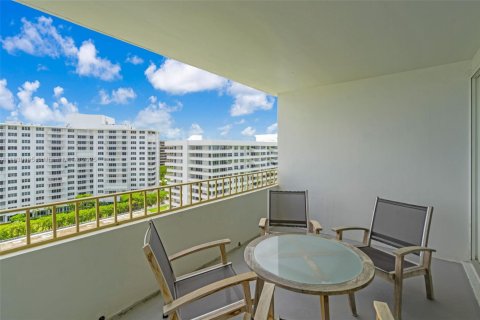 Condo in Key Biscayne, Florida, 1 bedroom  № 1805999 - photo 8