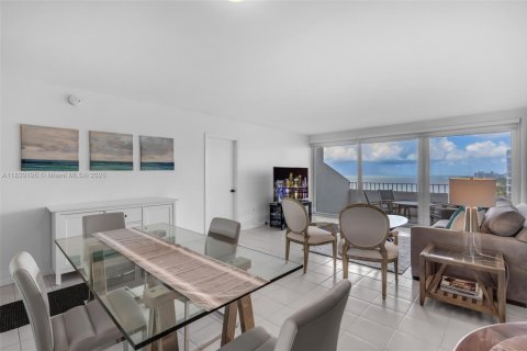 Condo in Key Biscayne, Florida, 1 bedroom  № 1805999 - photo 9