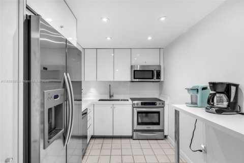 Condo in Key Biscayne, Florida, 1 bedroom  № 1805999 - photo 17