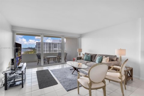 Condo in Key Biscayne, Florida, 1 bedroom  № 1805999 - photo 12