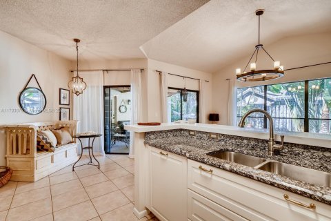 House in Cooper City, Florida 4 bedrooms, 182.65 sq.m. № 1660077 - photo 19