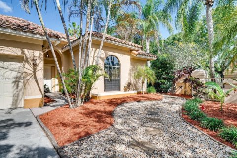 House in Cooper City, Florida 4 bedrooms, 182.65 sq.m. № 1660077 - photo 1
