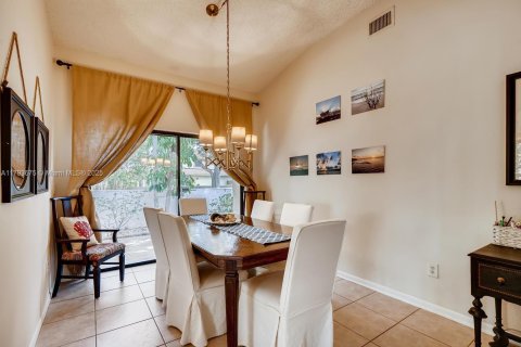 House in Cooper City, Florida 4 bedrooms, 182.65 sq.m. № 1660077 - photo 22